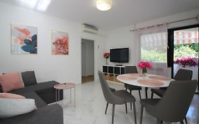 Modern Apartment Sabina With Nice Garden