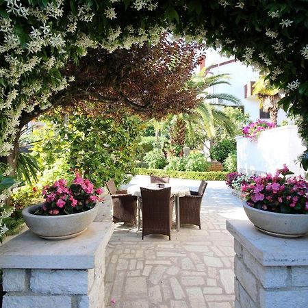 Modern Apartment Sabina With Nice Garden Poreč Exterior foto