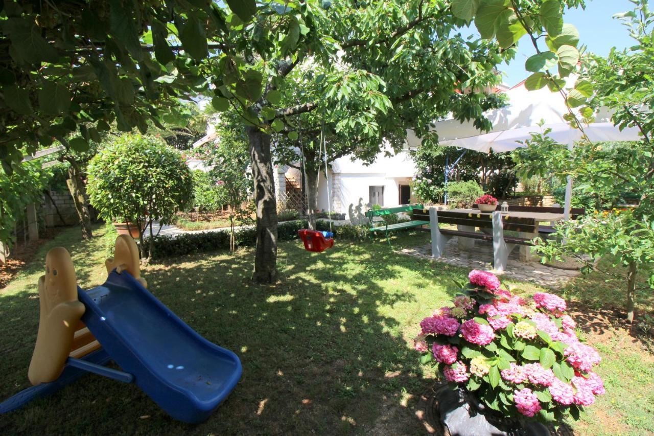 Modern Apartment Sabina With Nice Garden Poreč Exterior foto
