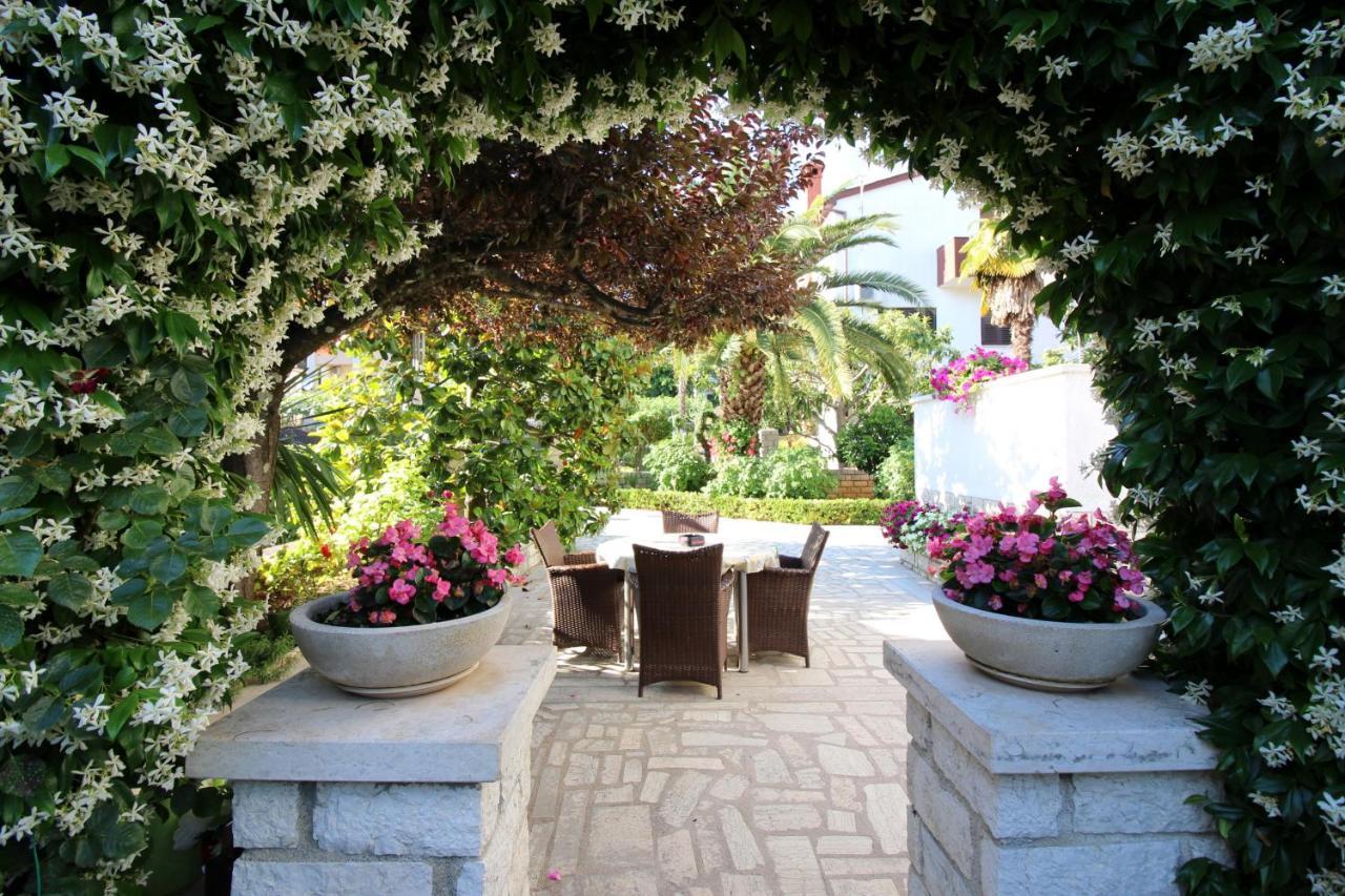 Modern Apartment Sabina With Nice Garden Poreč Exterior foto